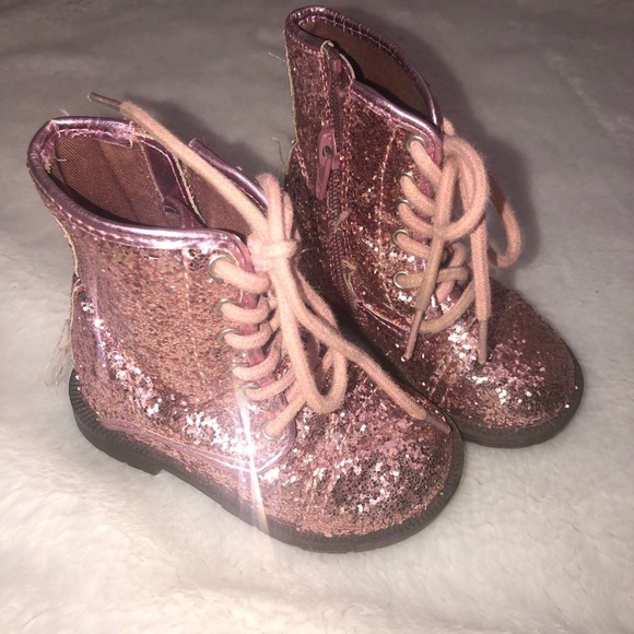- Little Girls Pink Sparkle Boots. Size 5 - Picture 2 of 5